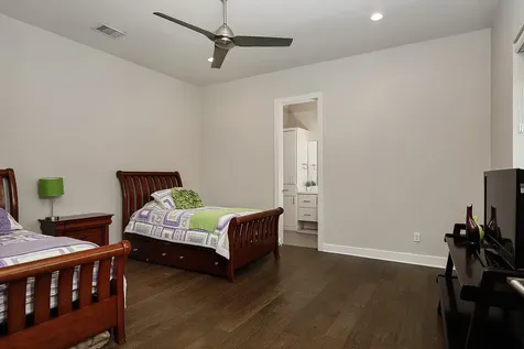 10 Kingscote Way The Woodlands TX 77382