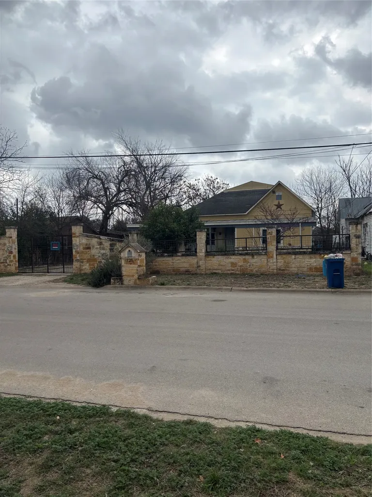 725 Swigert Avenue Kerrville TX 78028