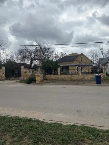 725 Swigert Avenue Kerrville TX 78028