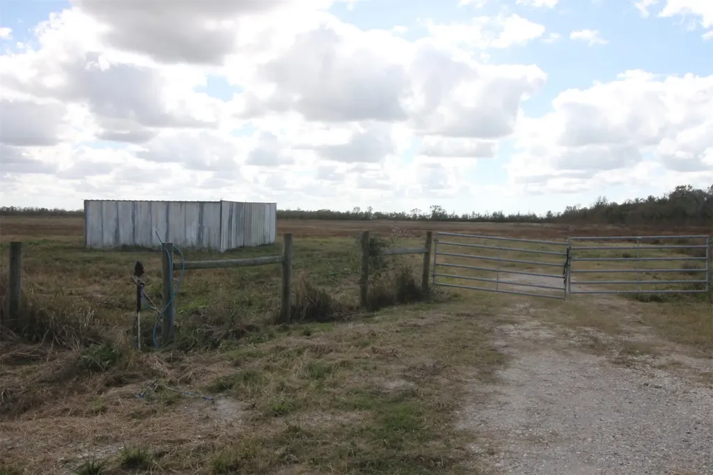 43 County Road 2355 Liberty TX 77575
