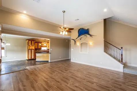 391 Ling Street Bayou Vista TX 77563