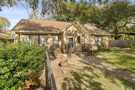 205 Jephson Drive Alvin TX 77511