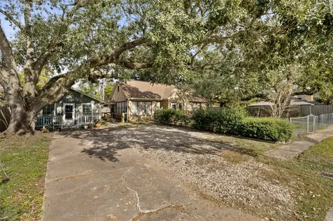 205 Jephson Drive Alvin TX 77511