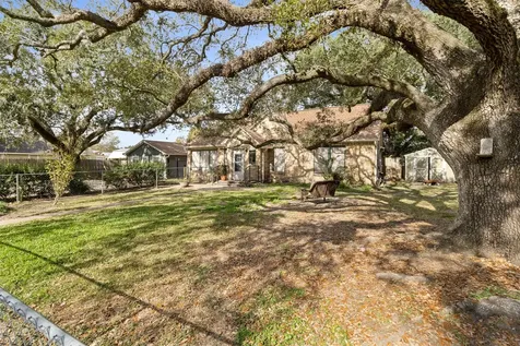 205 Jephson Drive Alvin TX 77511
