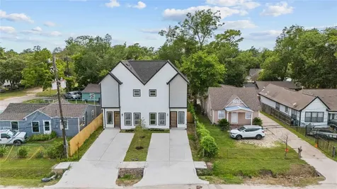 7805 Farnsworth Street B Houston TX 77022