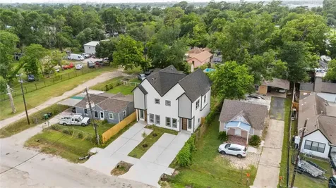 7805 Farnsworth Street B Houston TX 77022