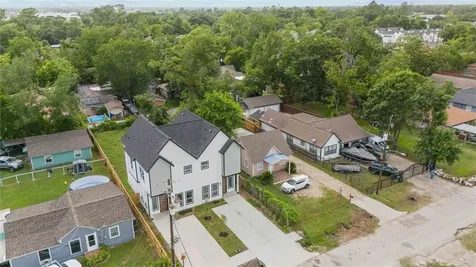 7805 Farnsworth Street B Houston TX 77022