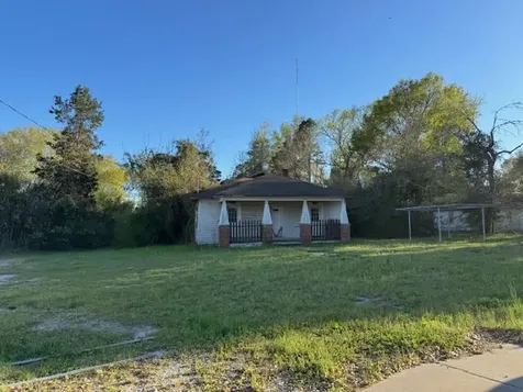 3117, 3115, 3107 Montgomery Road Huntsville TX 77340
