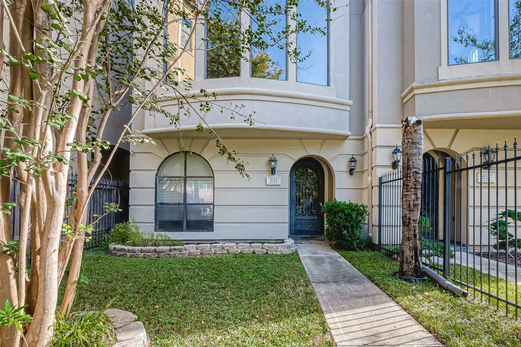 2721 Austin Street Houston TX 77004