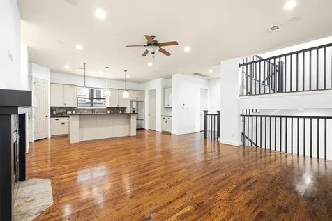 1605 W 14th Street Houston TX 77008