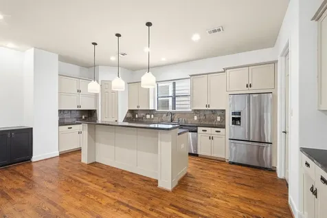 1605 W 14th Street Houston TX 77008