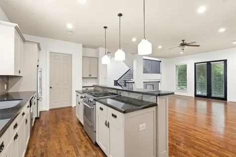 1605 W 14th Street Houston TX 77008