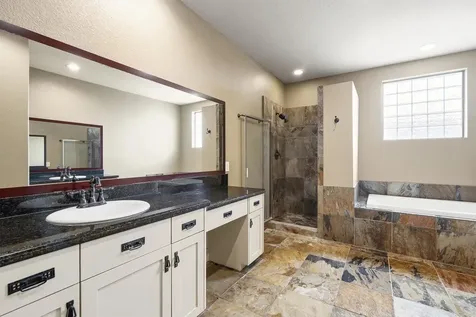 1605 W 14th Street Houston TX 77008