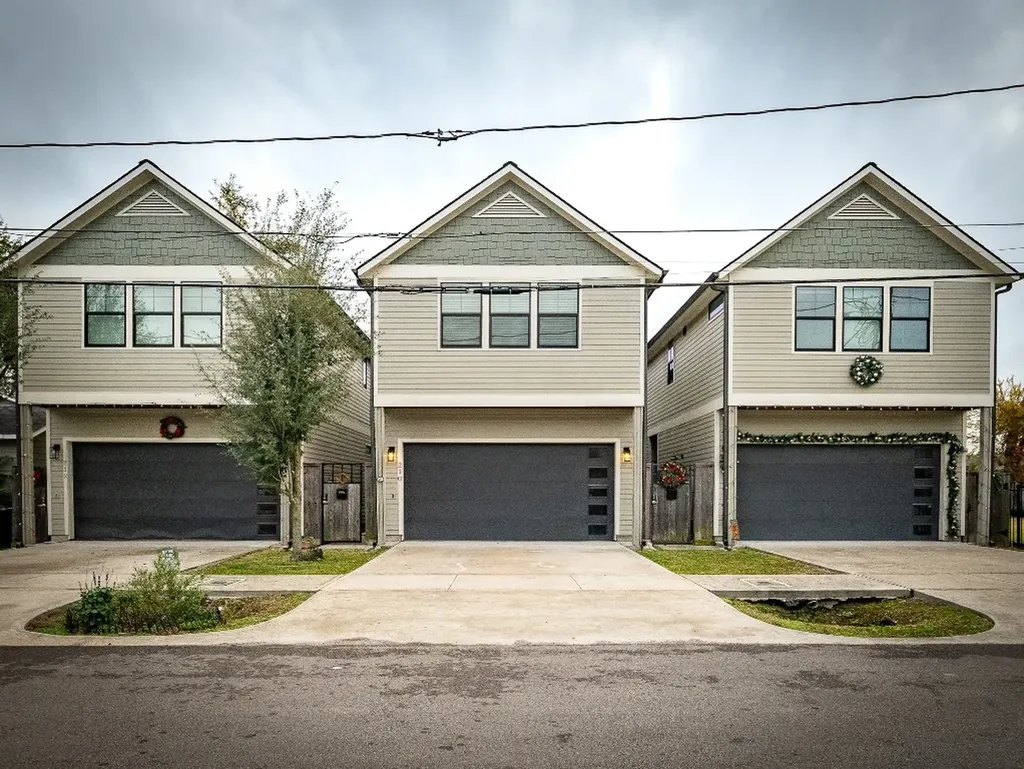 210 E 32nd Street Houston TX 77018