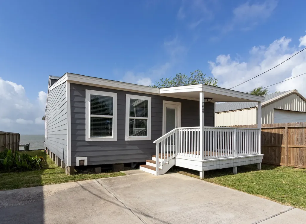 2830 Bay Oaks Harbor Drive Baytown TX 77523