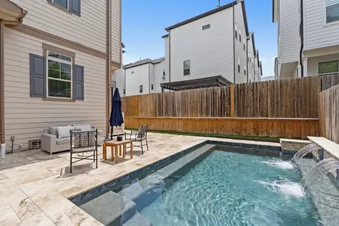 1621 W 23rd Street B Houston TX 77008