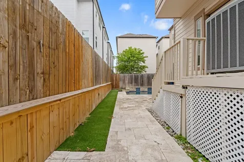 1621 W 23rd Street B Houston TX 77008
