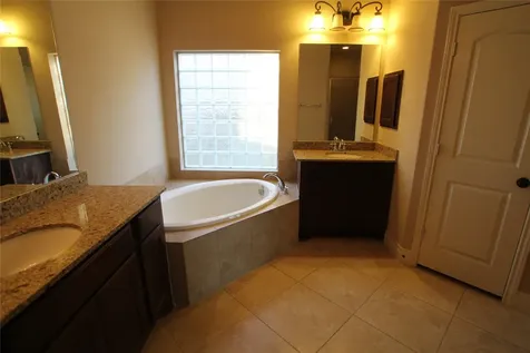 1995 Biscayne Lake Drive Pearland TX 77584