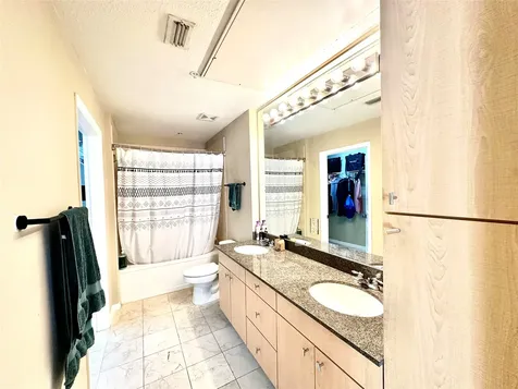 3505 Sage Road 406 Houston TX 77056