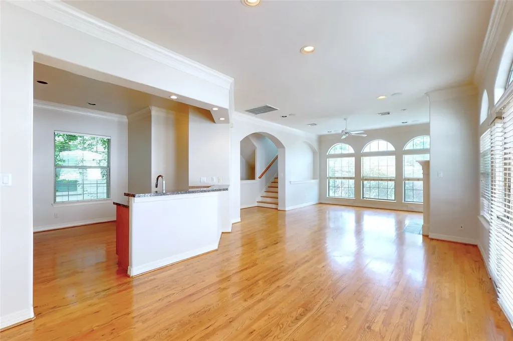 5914 Center Street Houston TX 77007
