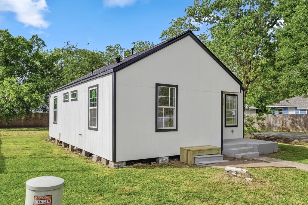300 Hafer Street Baytown TX 77520