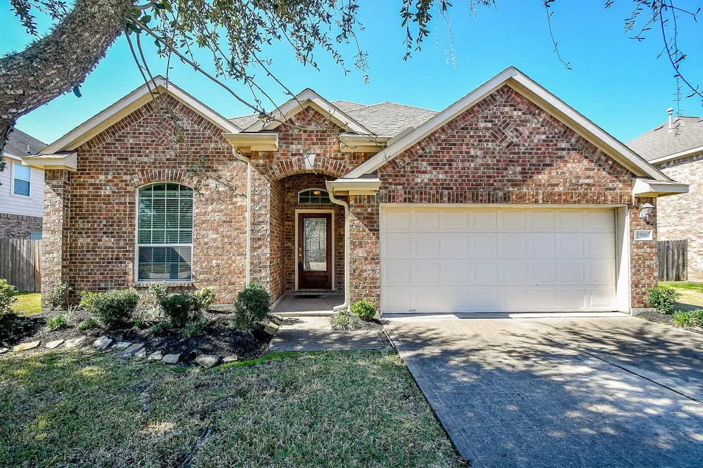 1516 Meadow Wood Drive Pearland TX 77581
