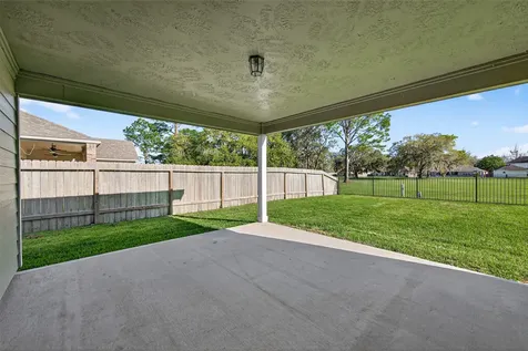 255 Mossy Meadow Drive West Columbia TX 77486