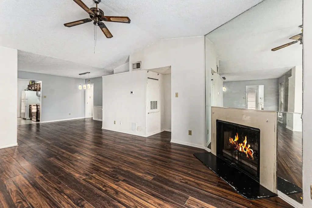2121 Hepburn Street 918 Houston TX 77054