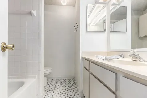 2121 Hepburn Street 918 Houston TX 77054