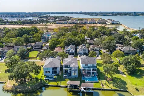 211 Valmar Street Kemah TX 77565