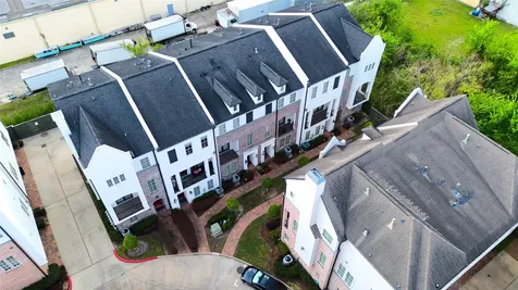 2029 Fannin Station N Houston TX 77045
