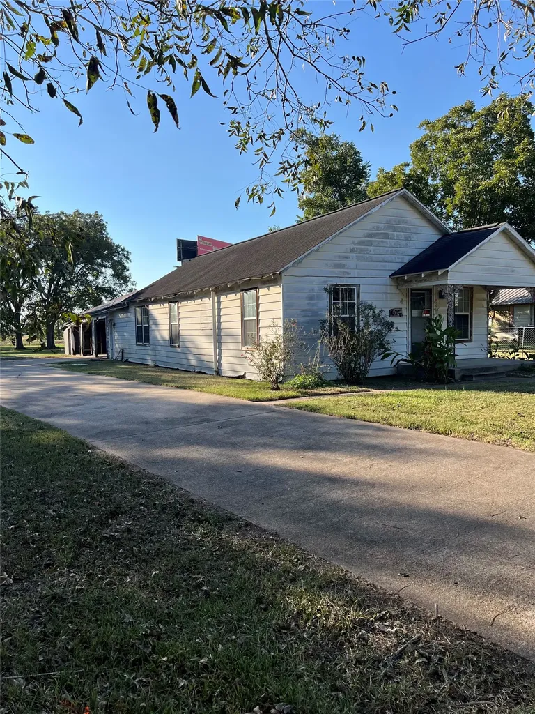 615 N Fourth Street Ganado TX 77962