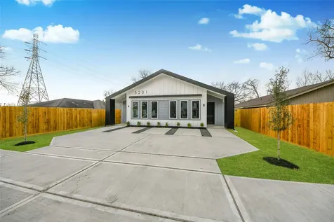 5201 Fairchild Street A Or B Houston TX 77028
