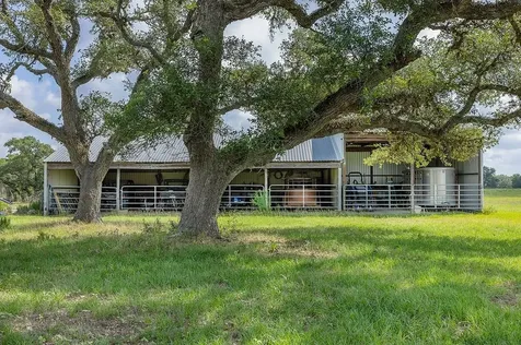 1561 County Road 154 Weimar TX 78934