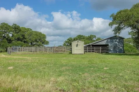 1561 County Road 154 Weimar TX 78934