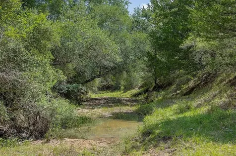 1561 County Road 154 Weimar TX 78934