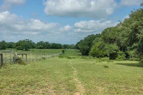 1561 County Road 154 Weimar TX 78934