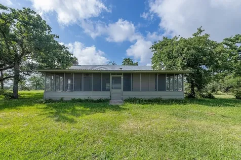 1561 County Road 154 Weimar TX 78934