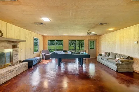 1561 County Road 154 Weimar TX 78934