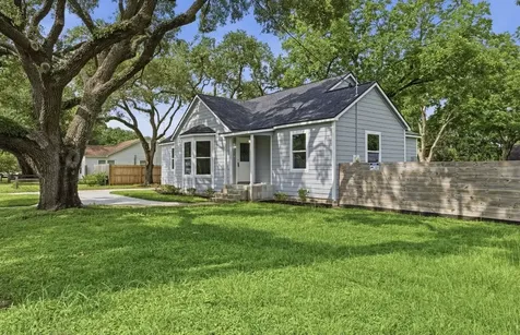 723 N Meyer Street Sealy TX 77474