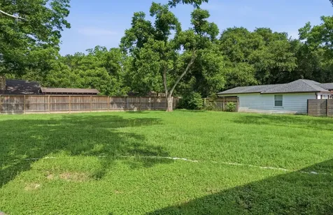 723 N Meyer Street Sealy TX 77474