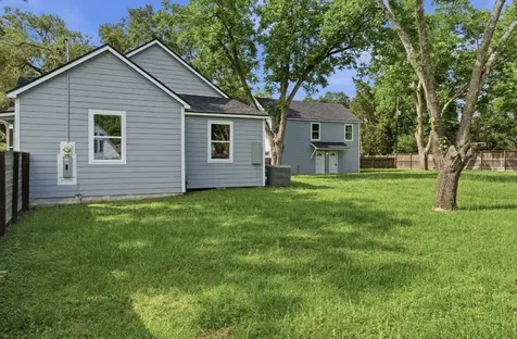 723 N Meyer Street Sealy TX 77474