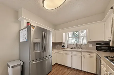 1925 Winding Creek Drive Pearland TX 77581