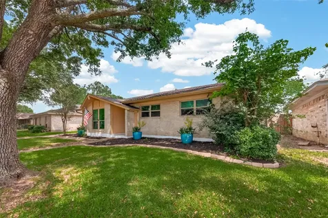 1925 Winding Creek Drive Pearland TX 77581