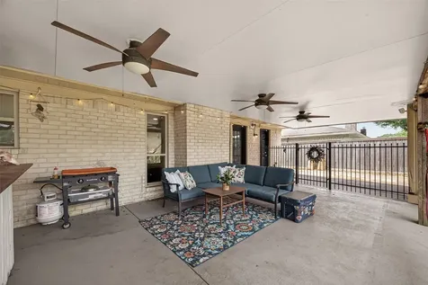 1925 Winding Creek Drive Pearland TX 77581