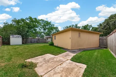 1925 Winding Creek Drive Pearland TX 77581