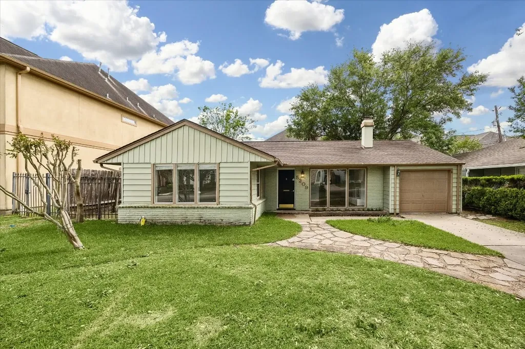 5209 Evergreen Street Bellaire TX 77401
