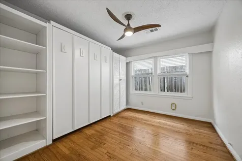 5209 Evergreen Street Bellaire TX 77401