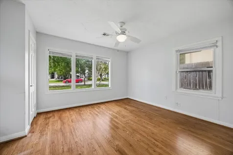5209 Evergreen Street Bellaire TX 77401