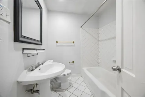 5209 Evergreen Street Bellaire TX 77401